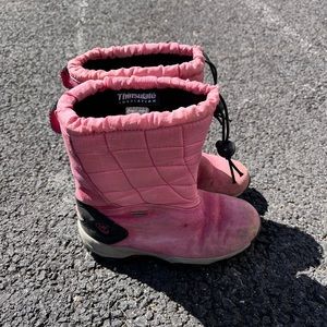 Merrell snow boots for a child. Size 13.